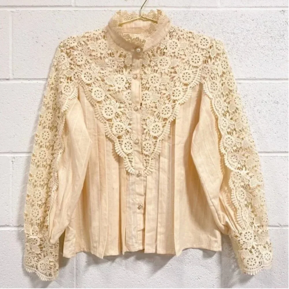 VICTORIAN BEAUTY Crochet Lace Mock Neck Pearl Button Down Blouse NEW